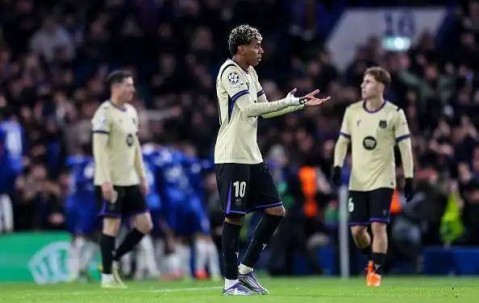 三连胜！切尔西3-0完胜巴萨，闪耀斯坦福桥