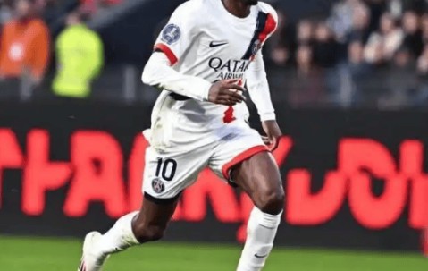 客场1:3不敌雷恩 三冠王的困境与挣扎