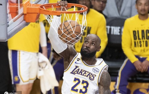 1600场！43000分！詹姆斯战绿军20+4+5 再破2神奇纪录