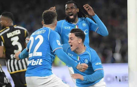 欧冠淘汰赛对抗升级，战术比拼进入开云高难度阶段