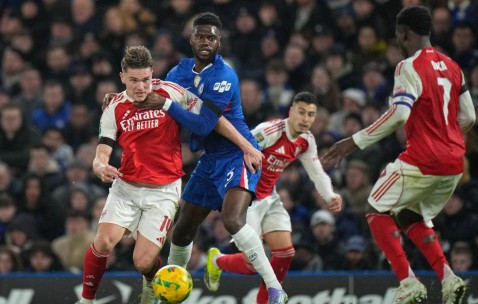 四线争冠困境：首回合客场胜蓝军也难释豪情，阿尔特塔亟需果断取舍