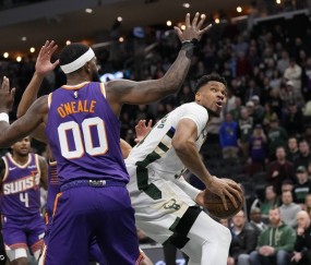 布克26分字母哥22分 太阳击败雄鹿3连胜