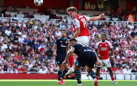 高清：哲凯赖什处子球萨卡传射 阿森纳3-0夺酋长杯
        
    高清：哲凯赖什处子球萨卡传射 阿森纳3-0夺酋长杯