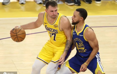 东契奇左手手指扭伤+左小腿挫伤 至少缺阵一周