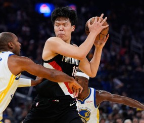 杨翰森NBA季前赛首秀 首节5分37秒1助攻1失误1犯规
